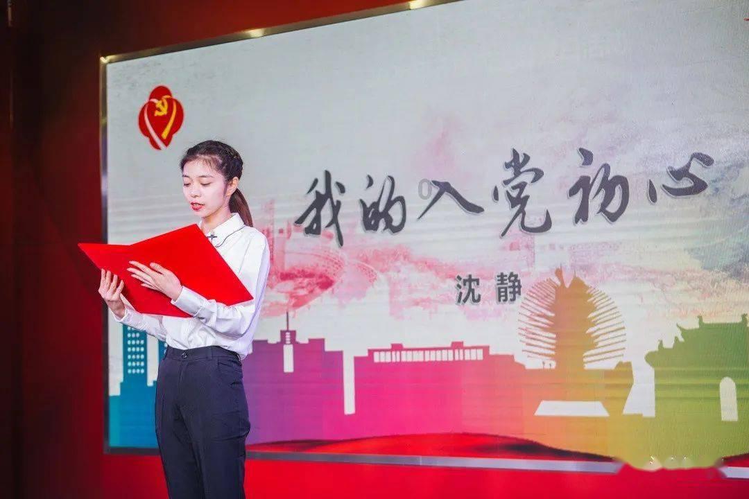 迷路的可爱男孩